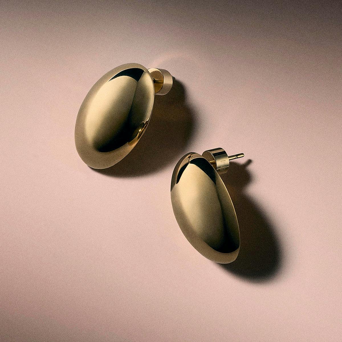 Oval Studs in Titanium