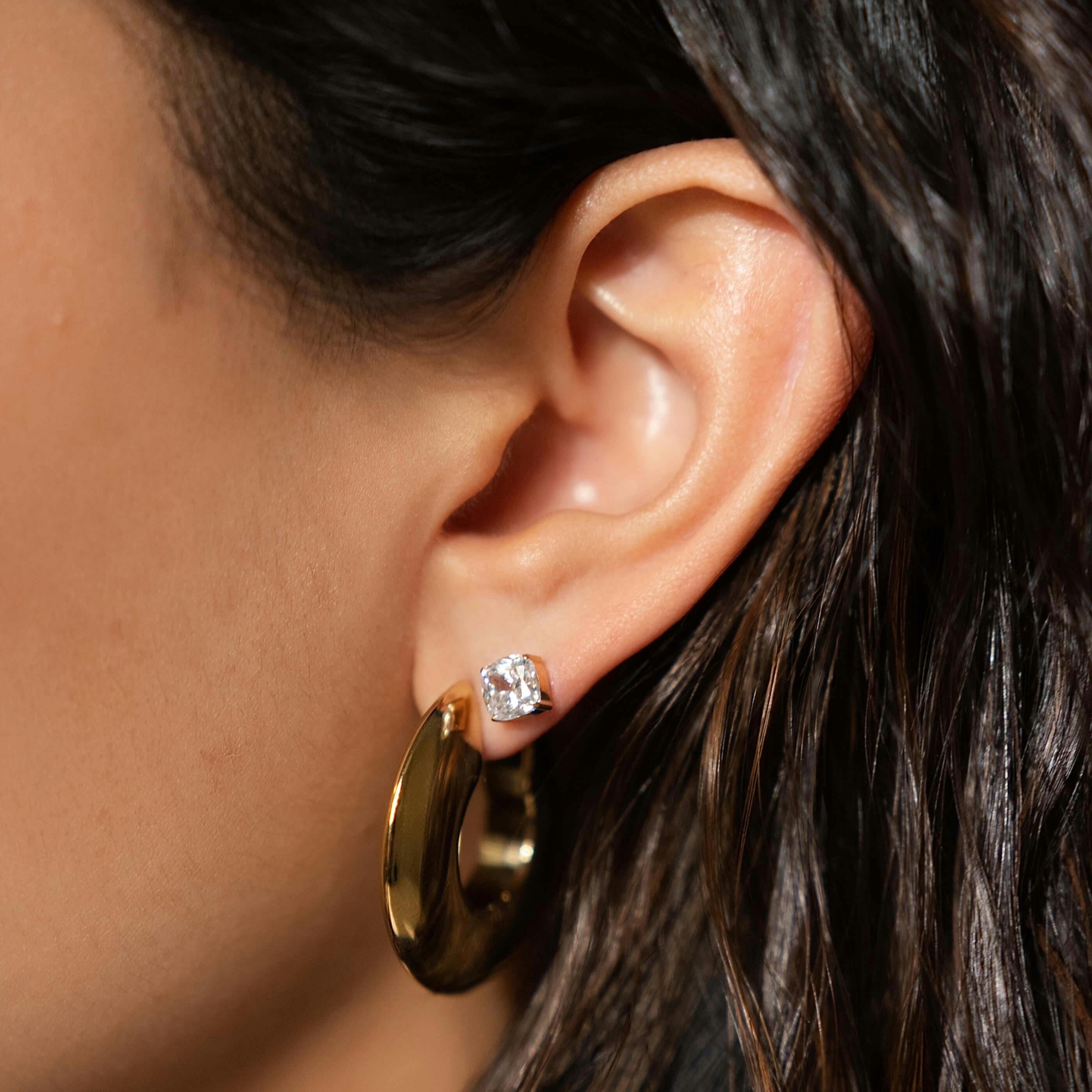 After Dark Duo (Gold) on model